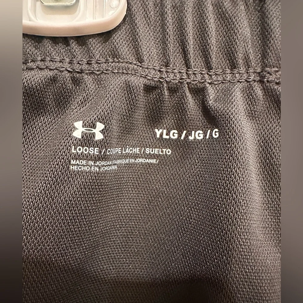 Black Under Armor Shorts - Picture 2 of 4